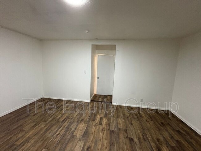 Building Photo - 495 N Perry Ave