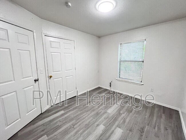 Building Photo - 606 Virginia St