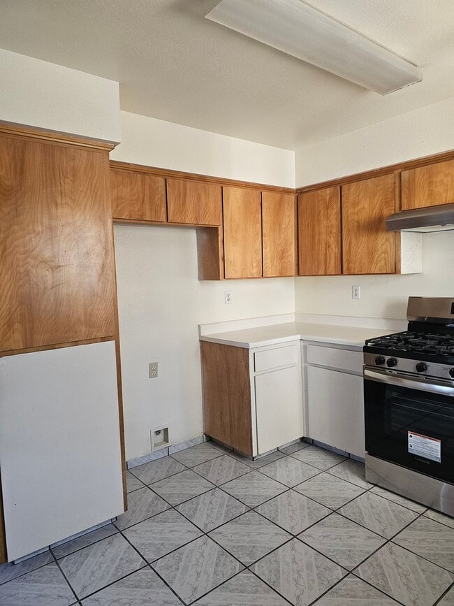 Building Photo - 3 Bedroom 2 Bath Orosi Home!