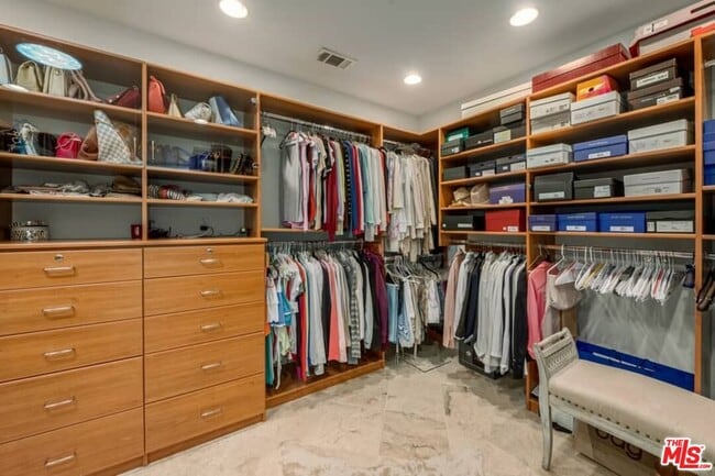 Building Photo - 9545 Dalegrove Dr