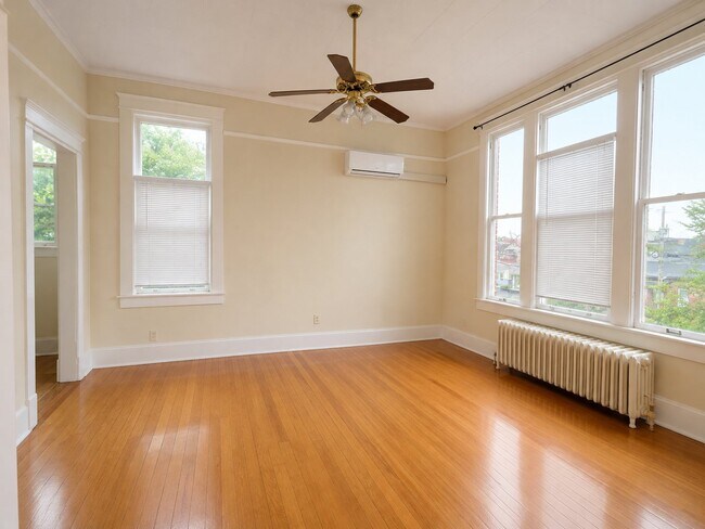 Building Photo - 302 N 7th St