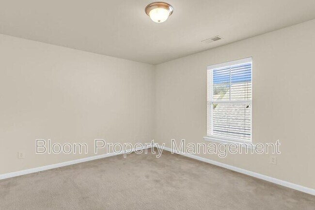 Building Photo - 2649 Lohr Dr
