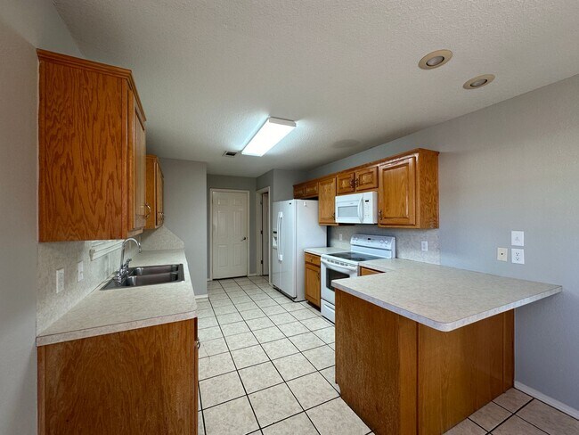 Building Photo - 609 Apple Valley Dr