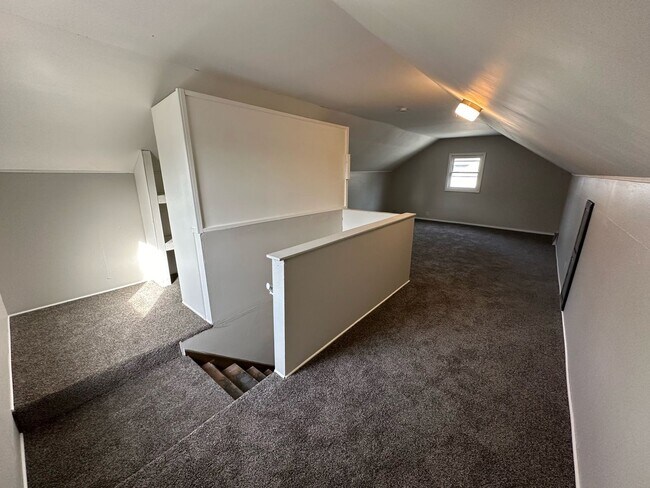 Building Photo - 3-Bedroom, 1-Bathroom Home – $1,225/Month | Accepting Section 8