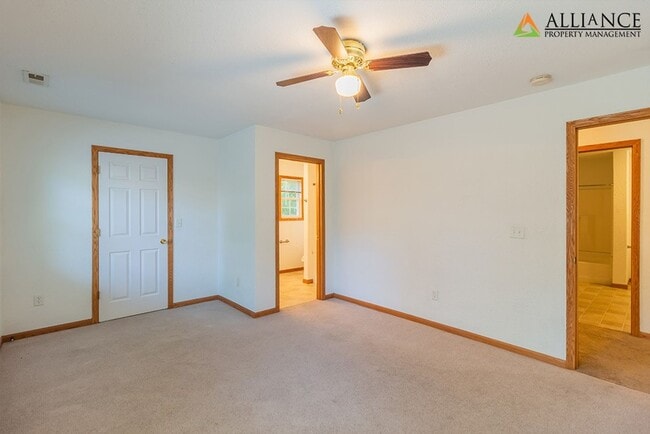Building Photo - All appliances included, washer/dryer hookups!