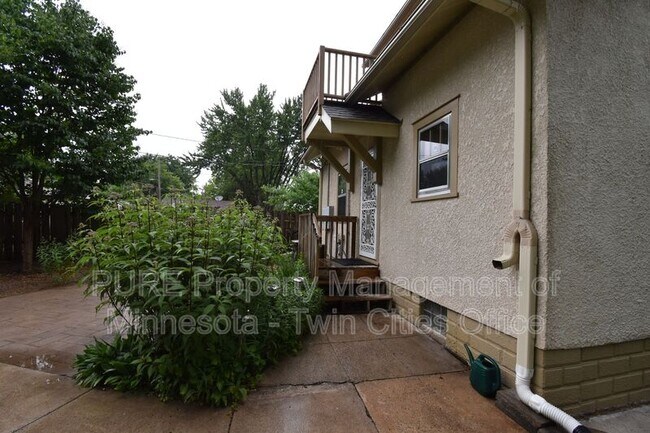 Building Photo - 2727 Queen Ave N