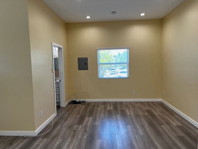 Building Photo - Renovated studio ADU in an excellent area ...