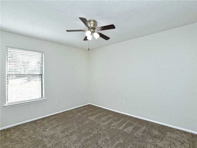 Building Photo - 604 Hill Cove