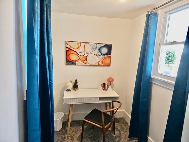 Building Photo - Cute and cozy Greensburg home!