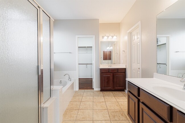 Building Photo - 8322 Encinitas Cove Dr