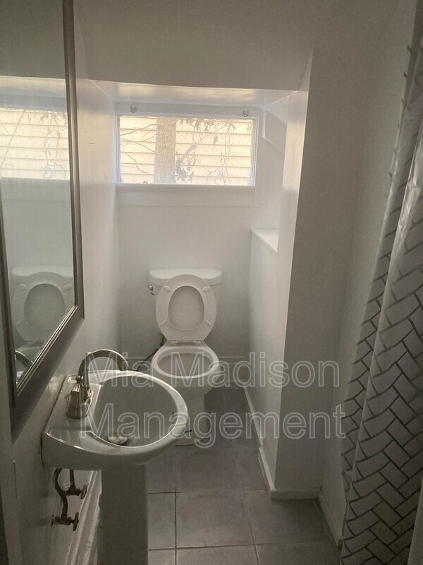 Building Photo - 1203 E Henry St