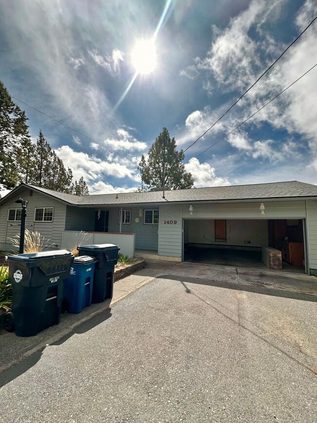 Building Photo - 1409 NW Portland Ave