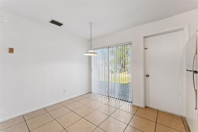 Building Photo - 8137 Parrot Dr