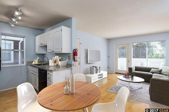 Building Photo - 140 Marina Lakes Dr