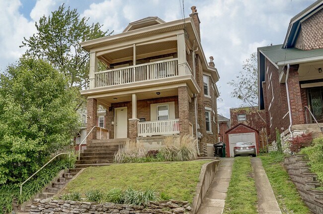 Building Photo - 350 Volkert St