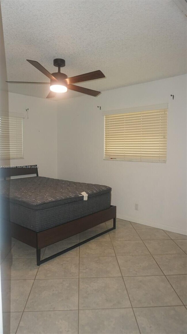 Building Photo - 853 NE 37th St