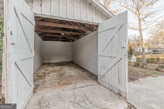 Building Photo - 1376 Westmont Rd SW
