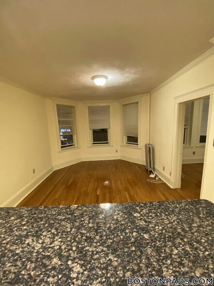 Building Photo - 55 Queensberry St