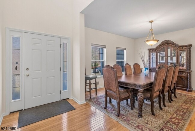 Building Photo - 706 Skyline Dr