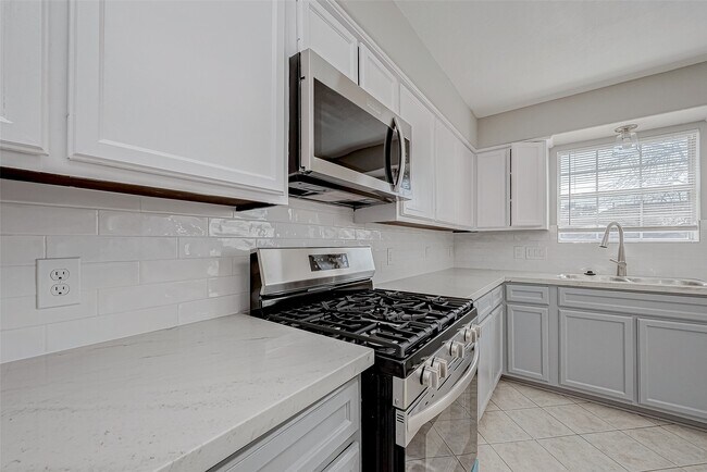 Building Photo - 8714 Garrett St