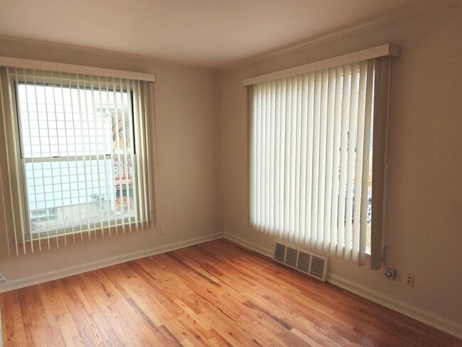 Building Photo - 1409 Royal Ave