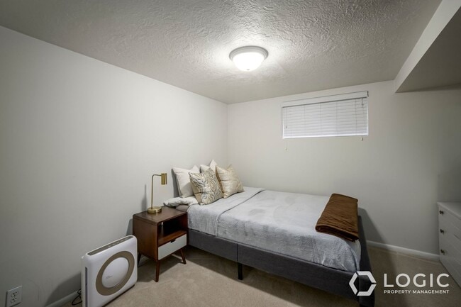 Building Photo - 3760 E Millstream Dr