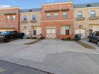 Building Photo - Gorgeous newer 2br 2.5ba Townhome!!