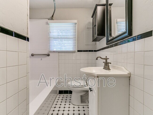 Building Photo - 1732 Carlisle Rd