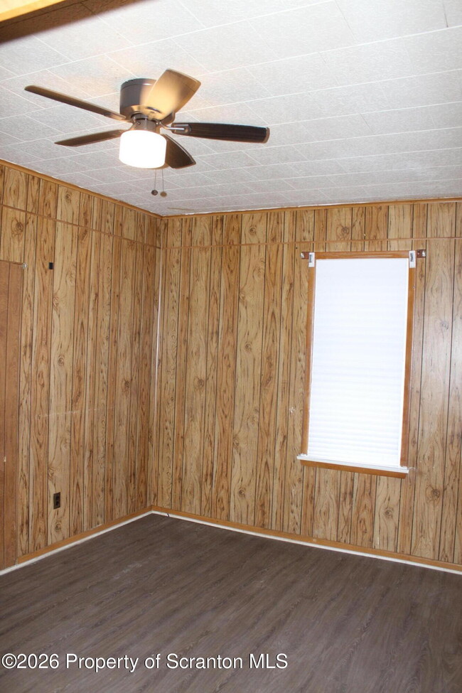 Building Photo - 715 Moosic St