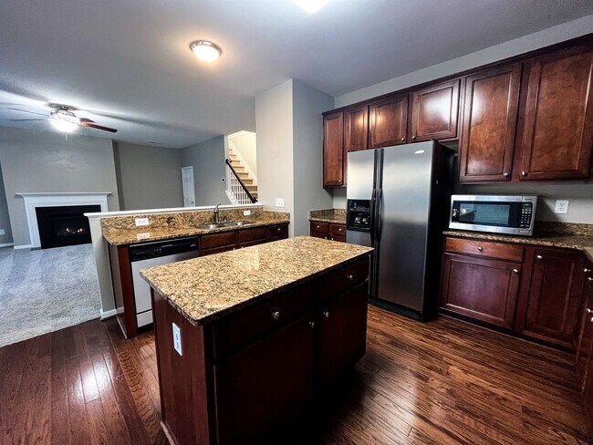 Building Photo - Gorgeous 4 Bedroom, 2 1/2 Bathroom Home in...