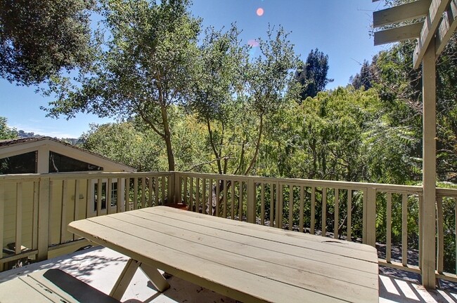 Building Photo - 2132 N Beverly Glen Blvd