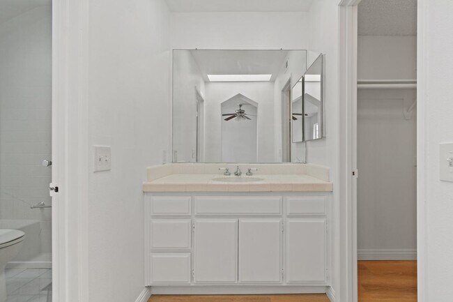 Building Photo - 501 Herondo St