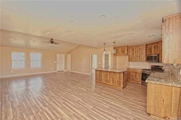 Building Photo - 8435 Buena Vista Ave