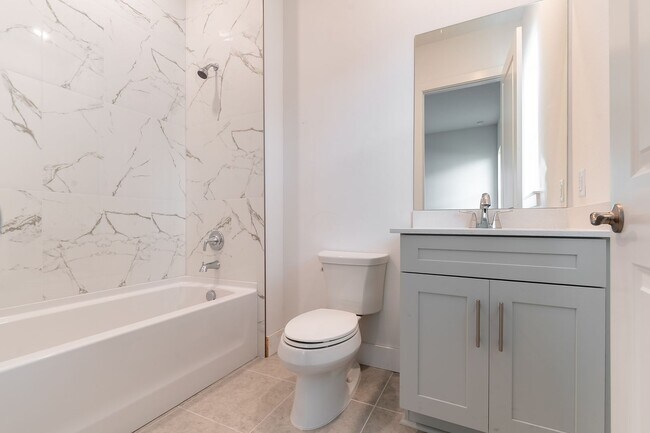 Building Photo - Exquisite 3-Bed 3.5-Bath Home in Prestigio...