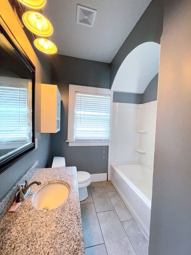 Building Photo - Spacious 3 bedroom home with finished base...