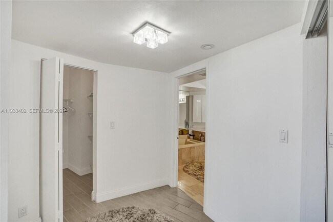 Building Photo - 1000 E Island Blvd