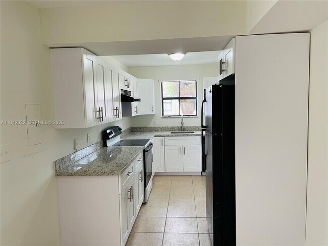 Building Photo - 15551 SW 104th Terrace