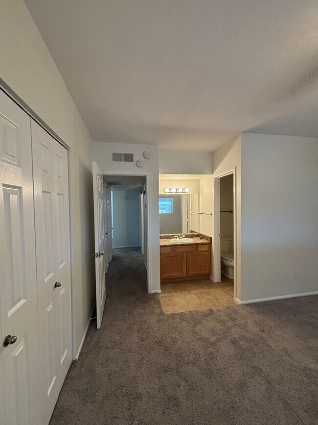 Building Photo - 1050 S Stapley Dr