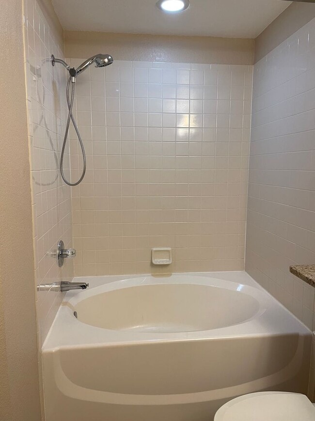 Building Photo - 5225 White Willow Dr