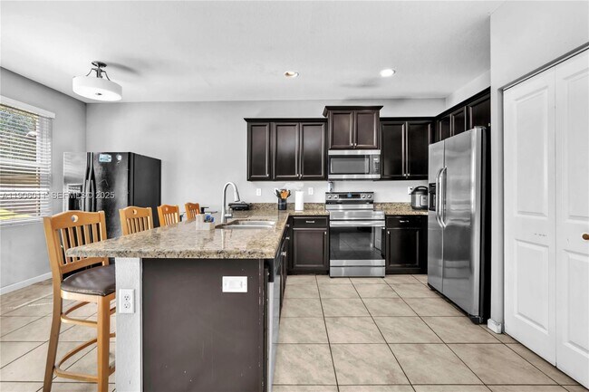 Building Photo - 2190 SE 2nd St