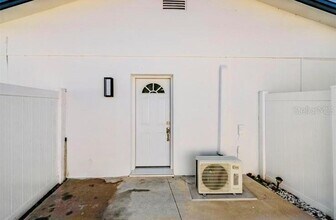 Building Photo - 16107 Pebblebrook Dr