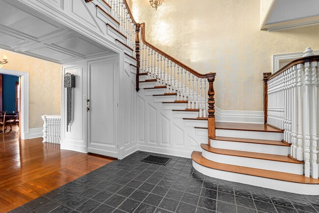 Building Photo - 5135 Ellsworth Ave