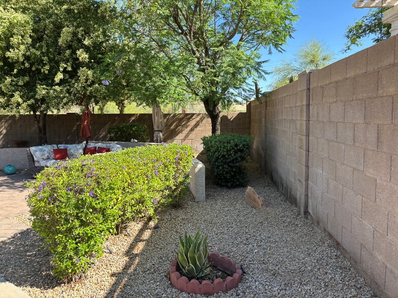 Primary Photo - 6354 W Rowel Rd