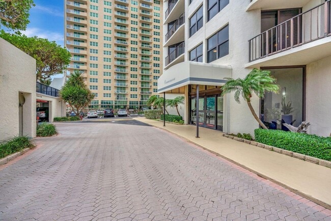 Building Photo - 5420 N Ocean Dr