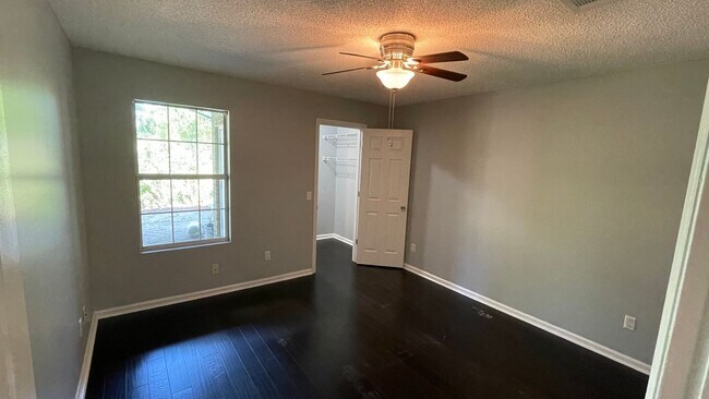 Building Photo - Home For Rent