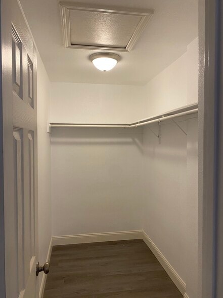 Building Photo - 4806 Bedford Ave