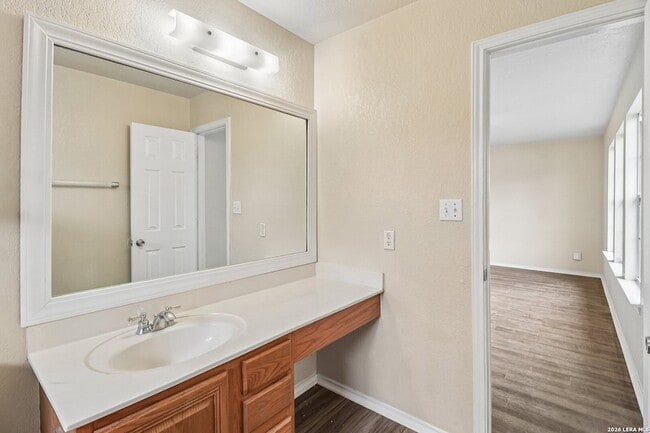 Building Photo - 407 Amberdale Oak