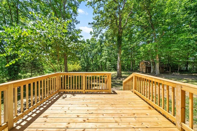 Building Photo - Fantastic Fully-Renovated Home in Kingston Springs on Almost 1 Acre!