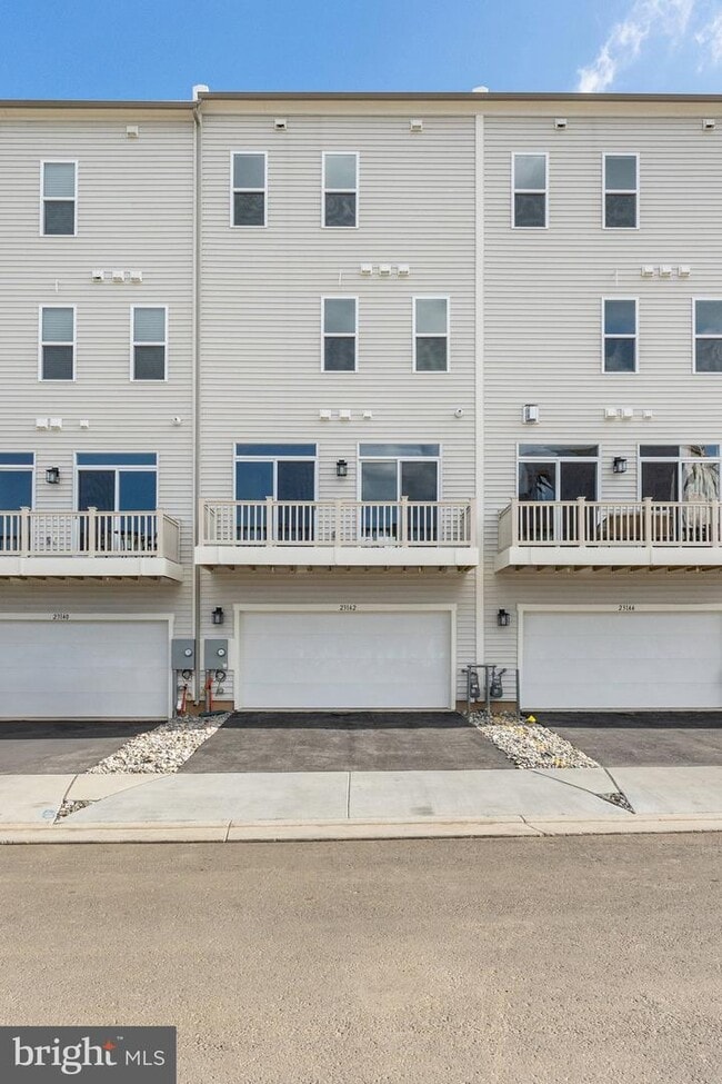 Building Photo - 23142 Horseshoe Trl Sq