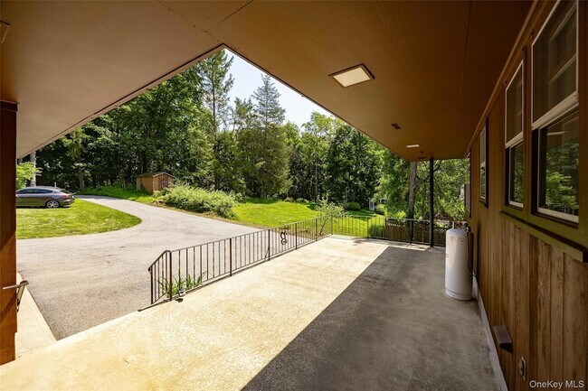 Building Photo - 2108-2110 New Hackensack Road Unit